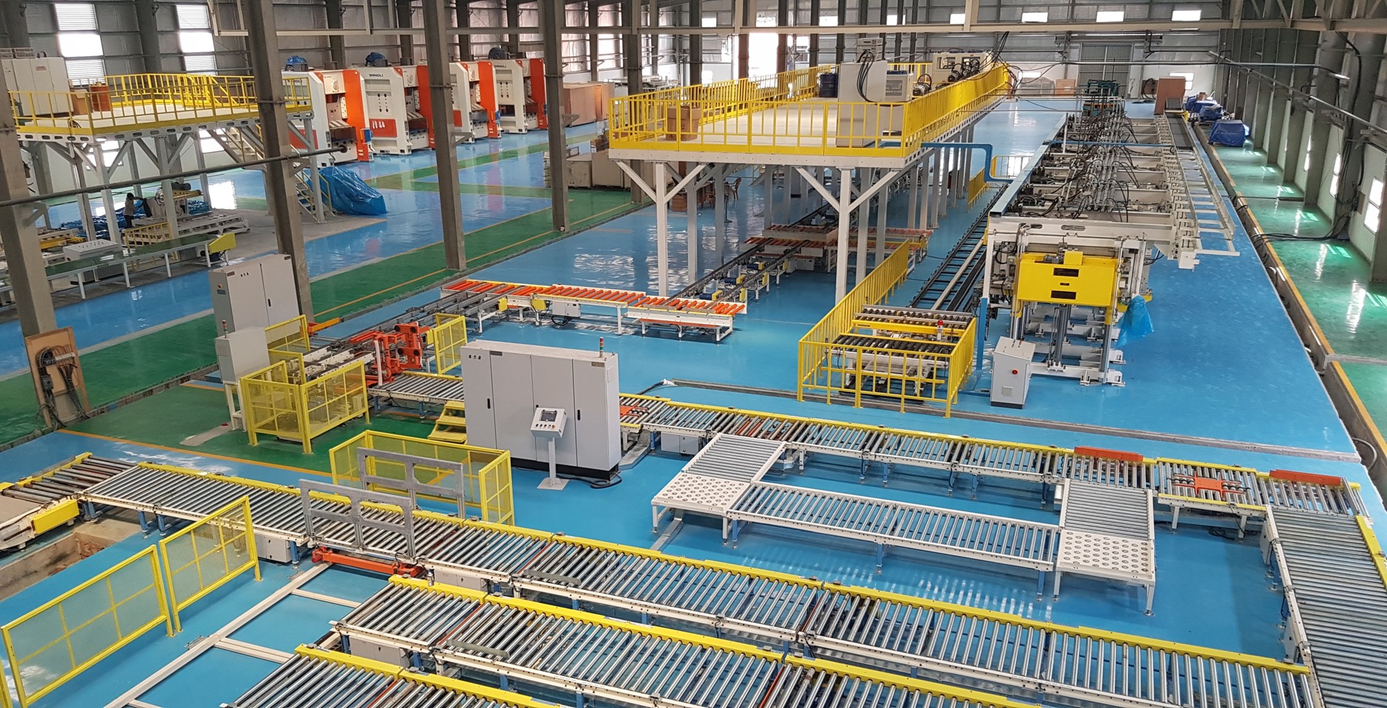 Advanced tech facility assembly floor
